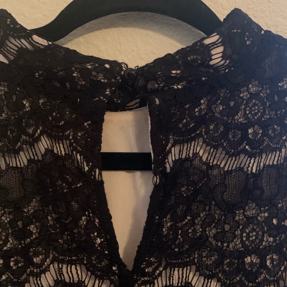 Lace Sleeveless Neck High Top - Picture 4 of 6